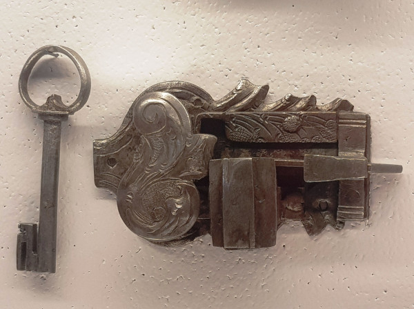 Chiavi, serrature e ferramenta